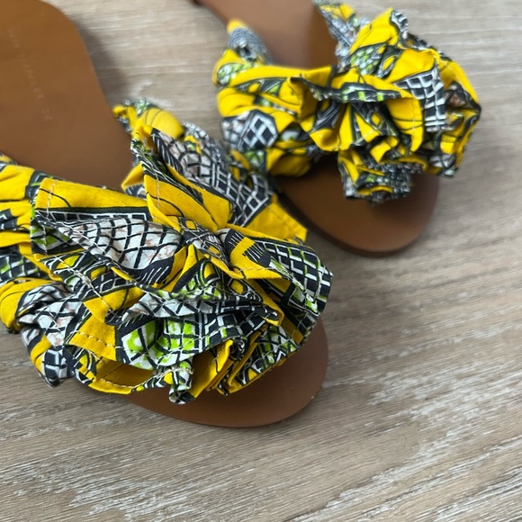 Zara Flat Yellow Black and White Fabric Sandals 38 - Picture 2 of 4